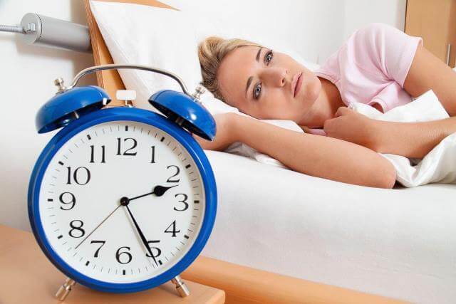 Áp lực công việc khiến cơ thể căng thảng dẫn đến mất ngủ