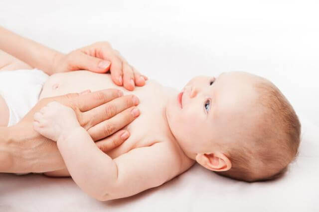 Bí quyết chữa táo bón trẻ sơ sinh bằng cách massage