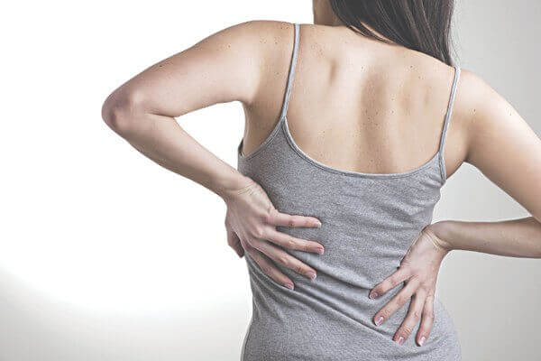 đau lưng có là dấu hiệu của sa dạ con