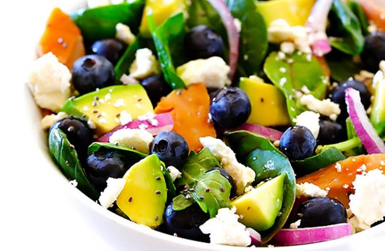 hạt chia góp phần tạo nên sự độc đáo cho món salad trộn, rất hiệu quả khi bạn muốn giảm cân