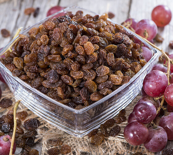 raisins là tên gọi tiếng anh của nho khô