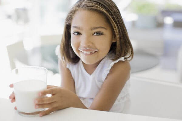 Nên chọn sữa nào có nhiều chất xơ cho trẻ bị táo bón. các loại sữa chứa nhiều chất xơ là các loại sữa làm mát cho bé táo bón. Sữa nào chứa nhiều chất xơ cũng tốt cho em bé và bà bầu
